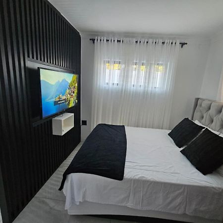 Nicky'S Guest House Roodepoort Exterior photo