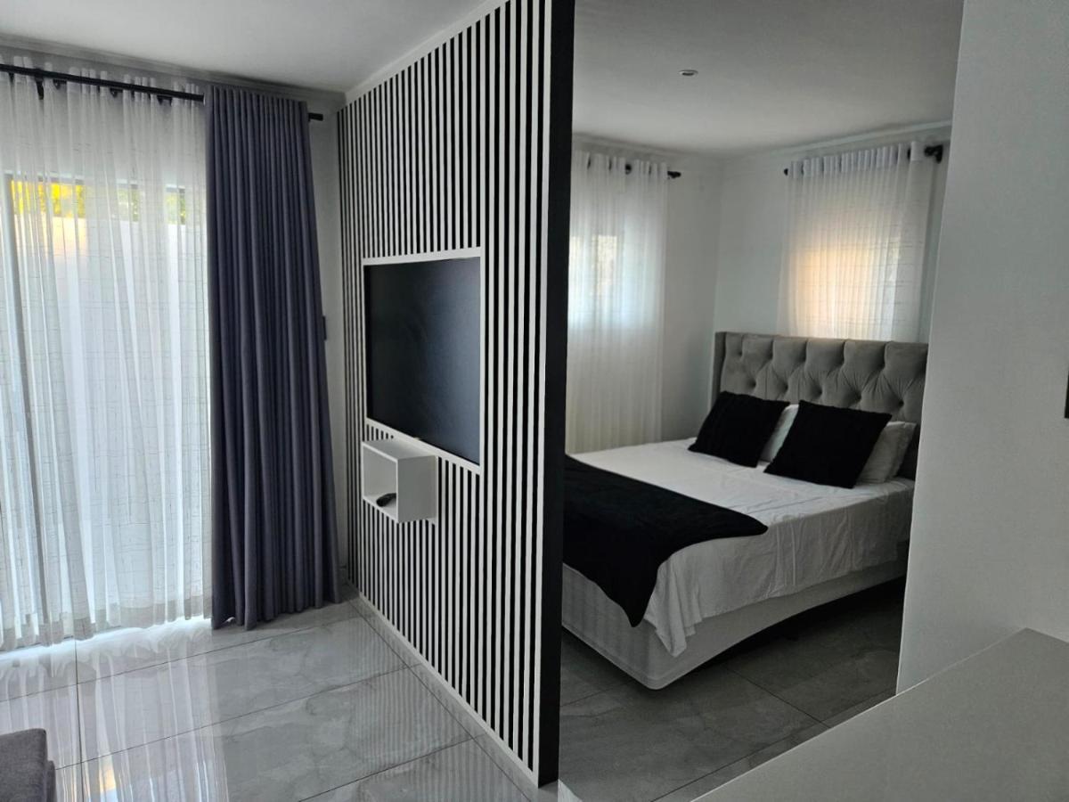 Nicky'S Guest House Roodepoort Exterior photo