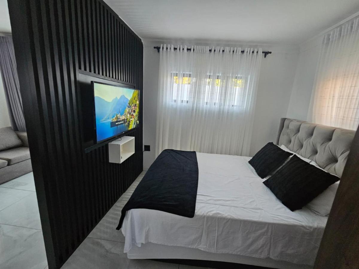 Nicky'S Guest House Roodepoort Exterior photo